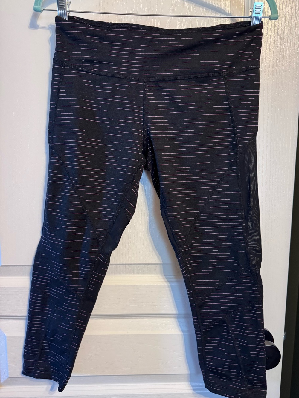 Z BY ZELLA Black Space-Dye Capri Leggings With Mesh Accents SZ M